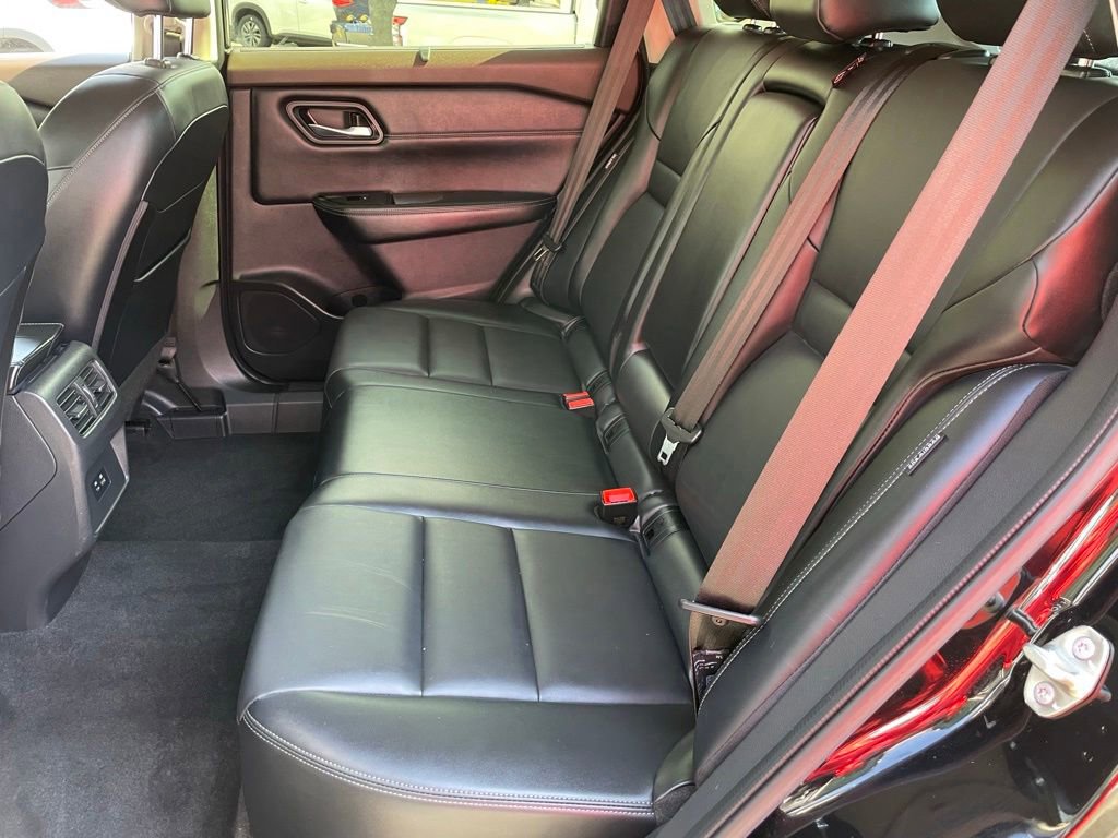 Certified 2023 Nissan Rogue SV w/ SV Premium B Package AWD/4WD image 8