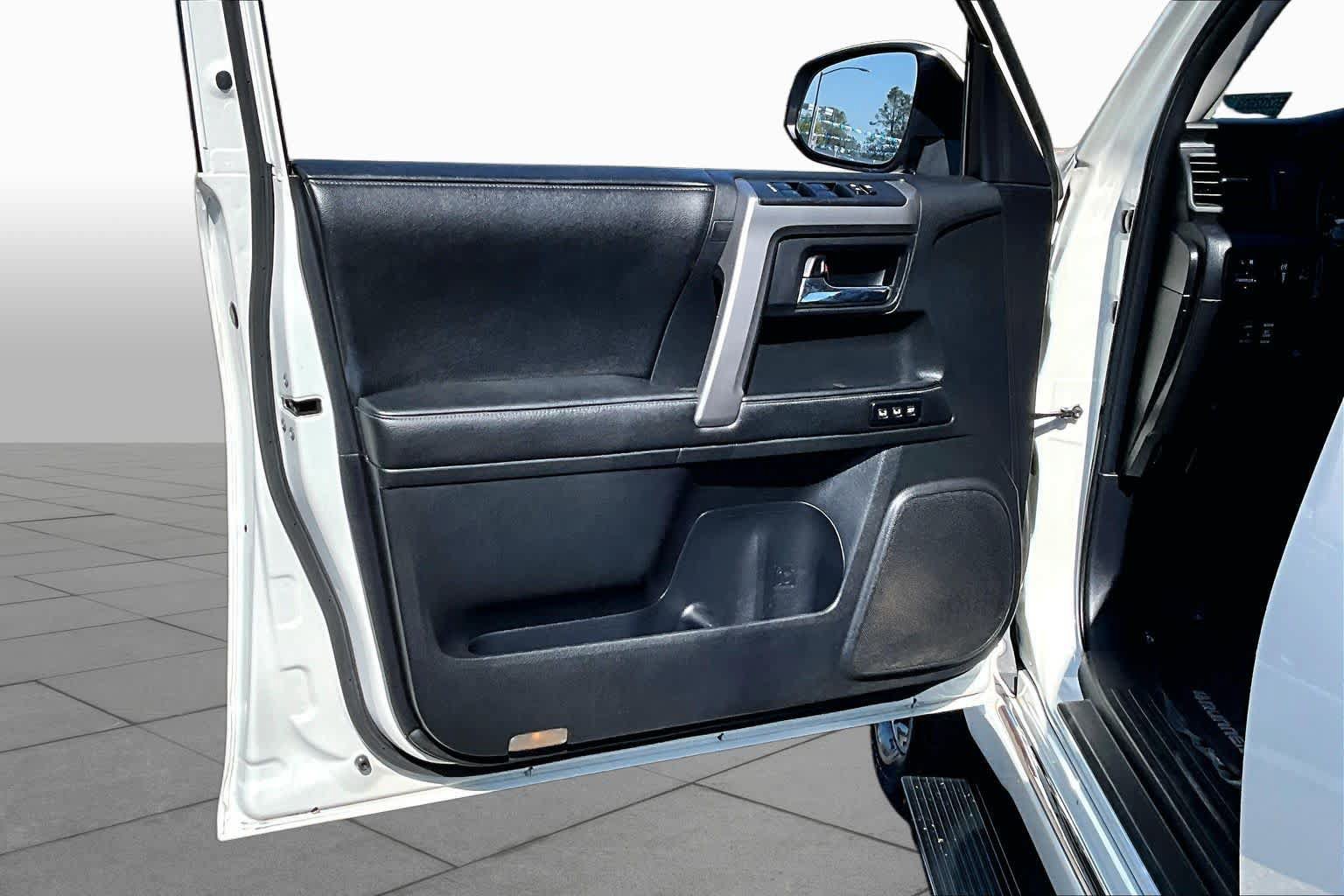 Used 2014 Toyota 4Runner Limited AWD/4WD image 21