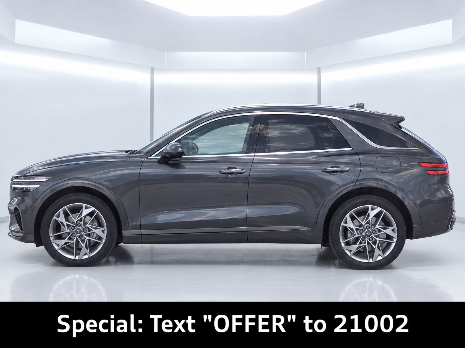 Used 2025 Genesis GV70 2.5T AWD/4WD image 2
