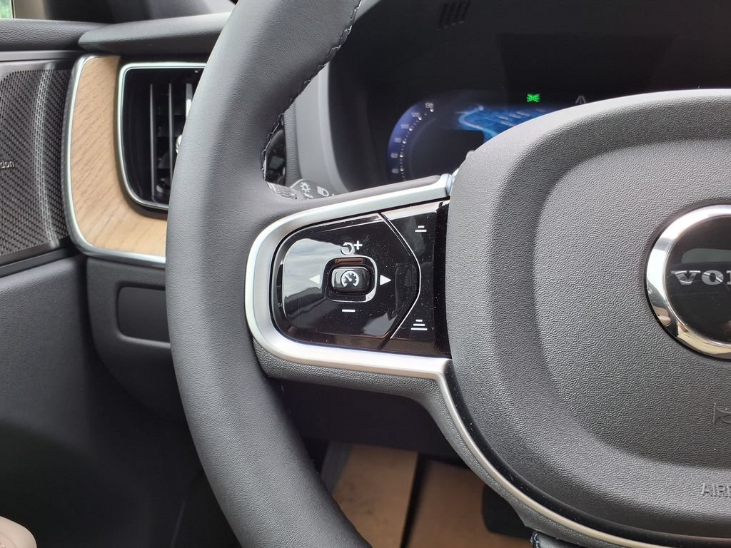 New 2026 Volvo XC60 B5 Plus w/ Protection Package Premier AWD/4WD image 20