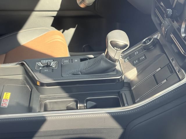 Used 2025 Lexus GX 550 w/ Cold Area Package AWD/4WD image 6