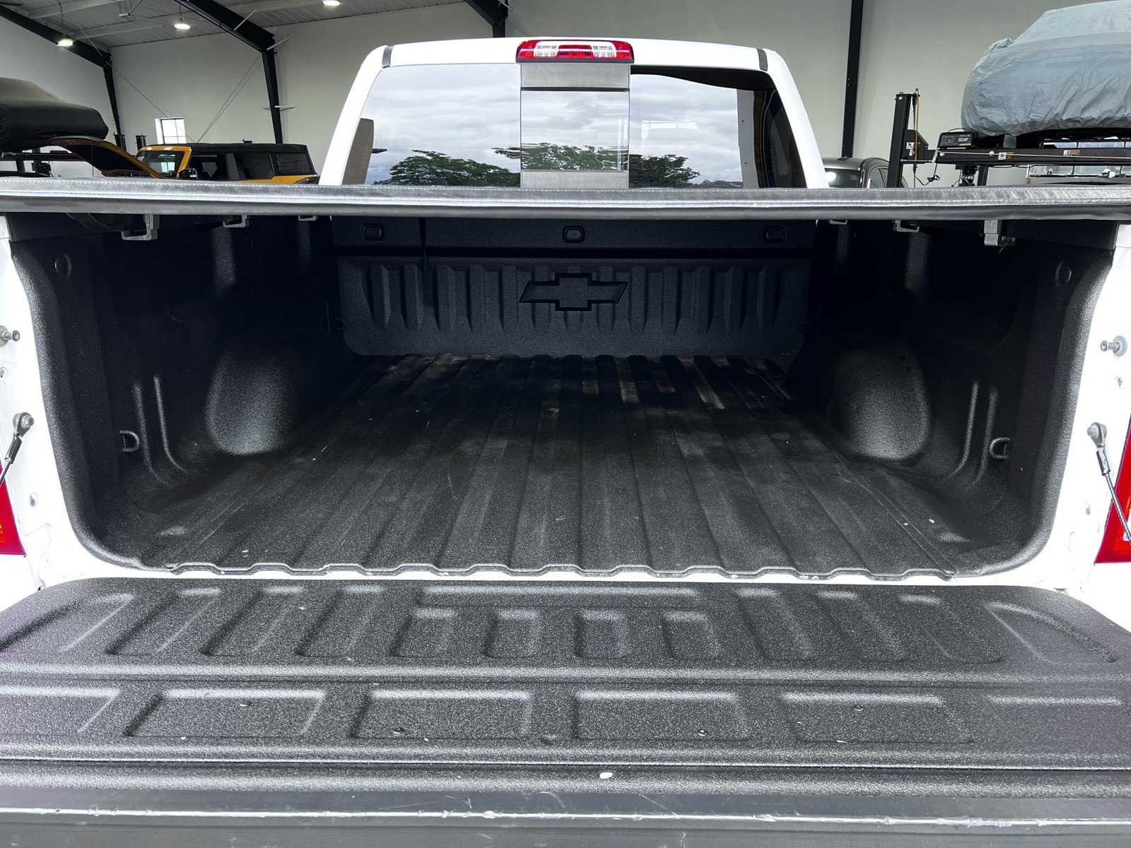 Used 2017 Chevrolet Silverado 1500 LTZ Z71 w/ LTZ Plus Package AWD/4WD image 28