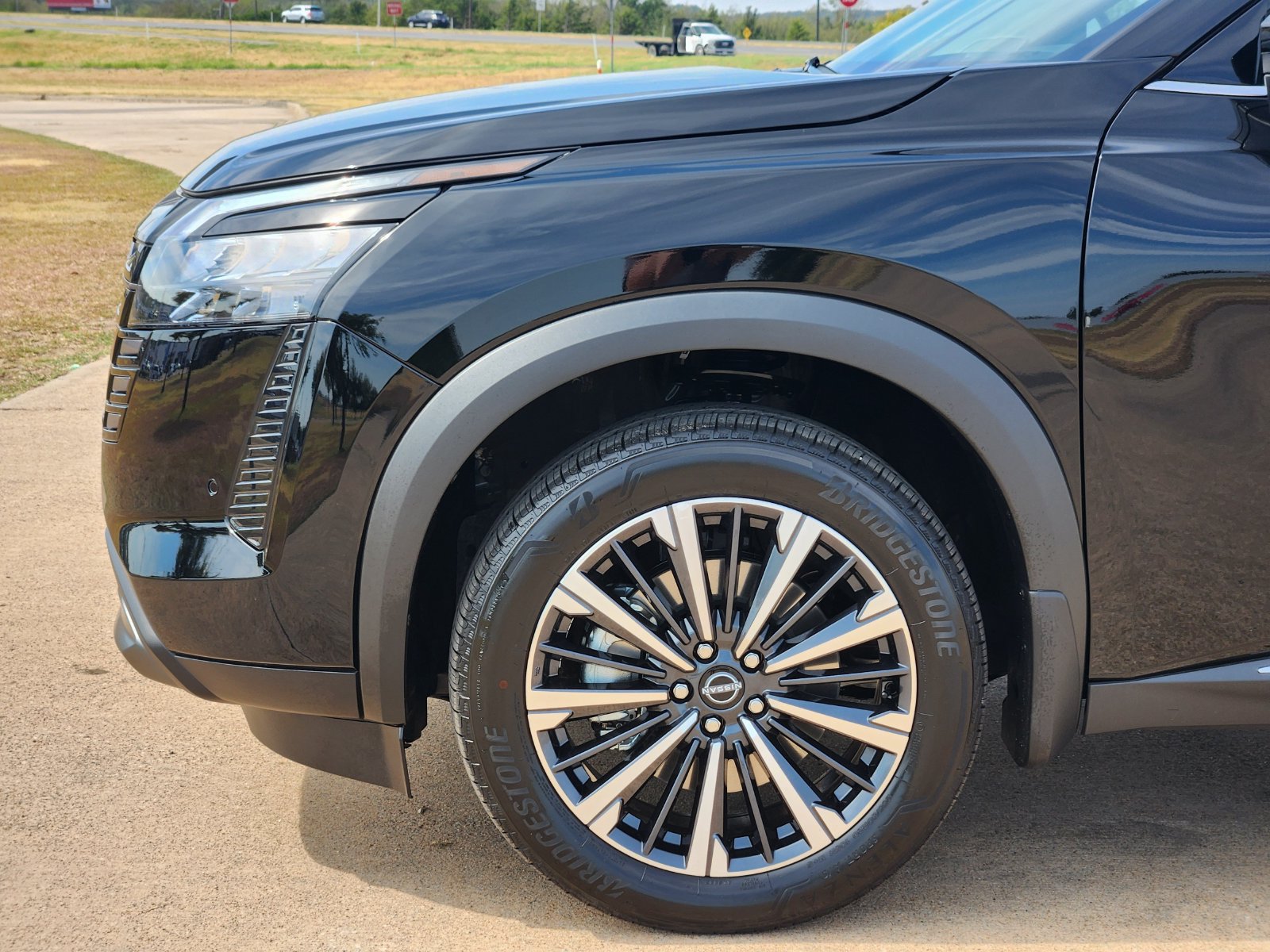 New 2026 Nissan Pathfinder Platinum FWD image 10