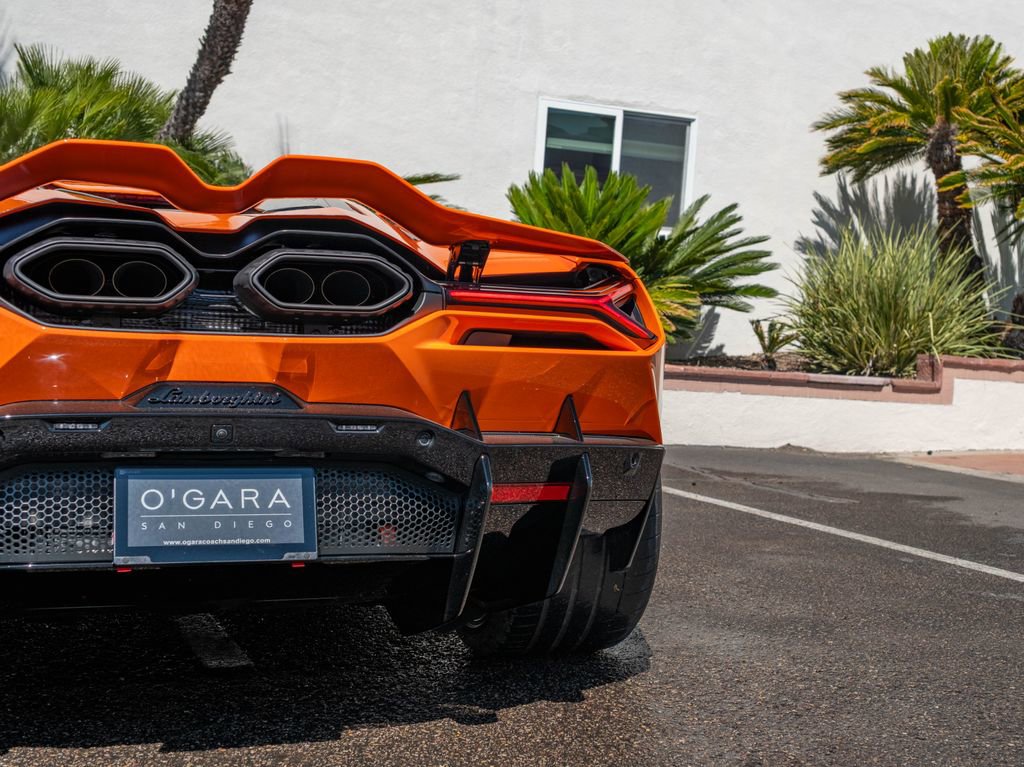 Used 2025 Lamborghini Revuelto AWD/4WD image 29