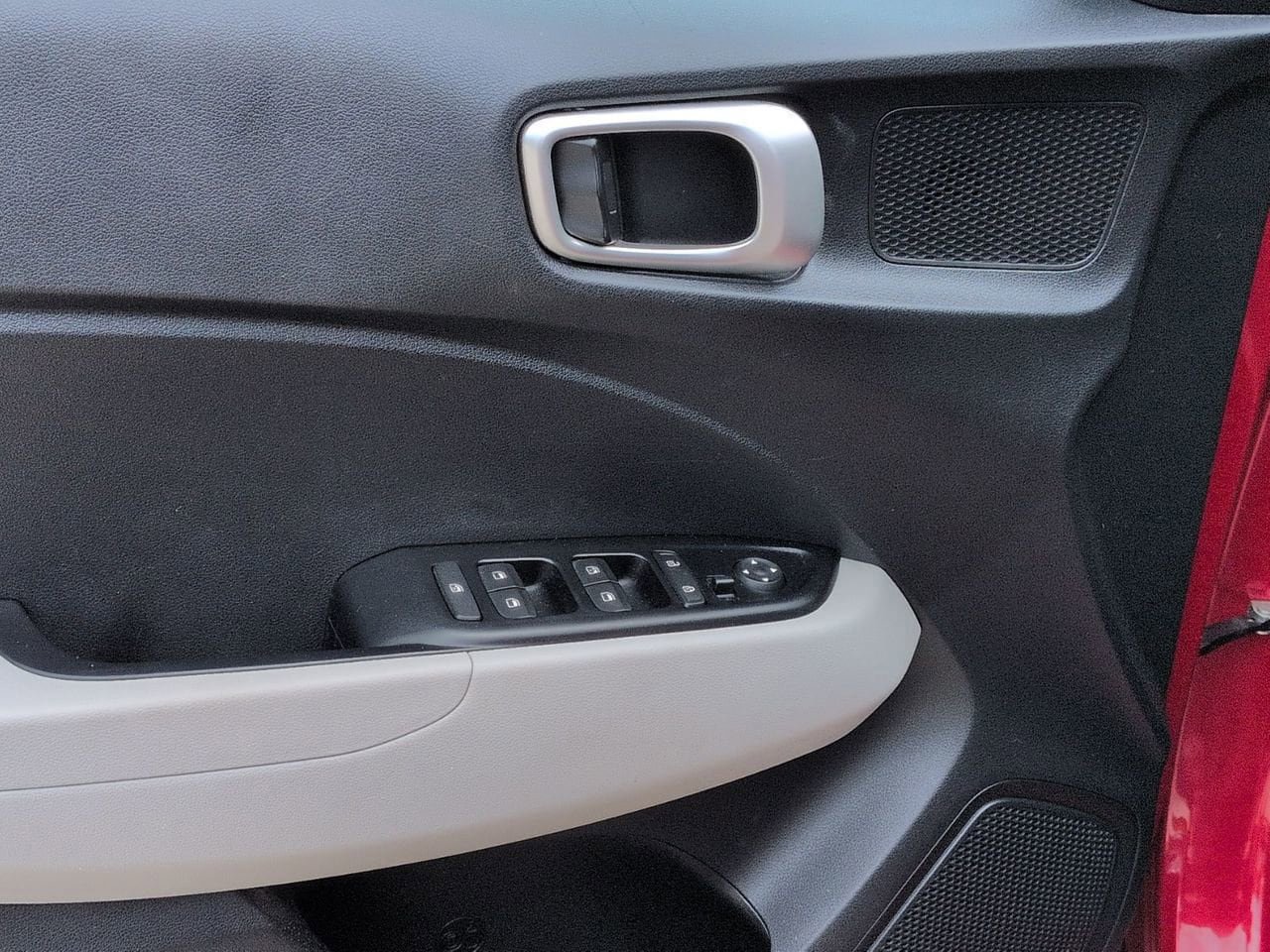 Used 2020 Hyundai Venue SEL FWD image 8