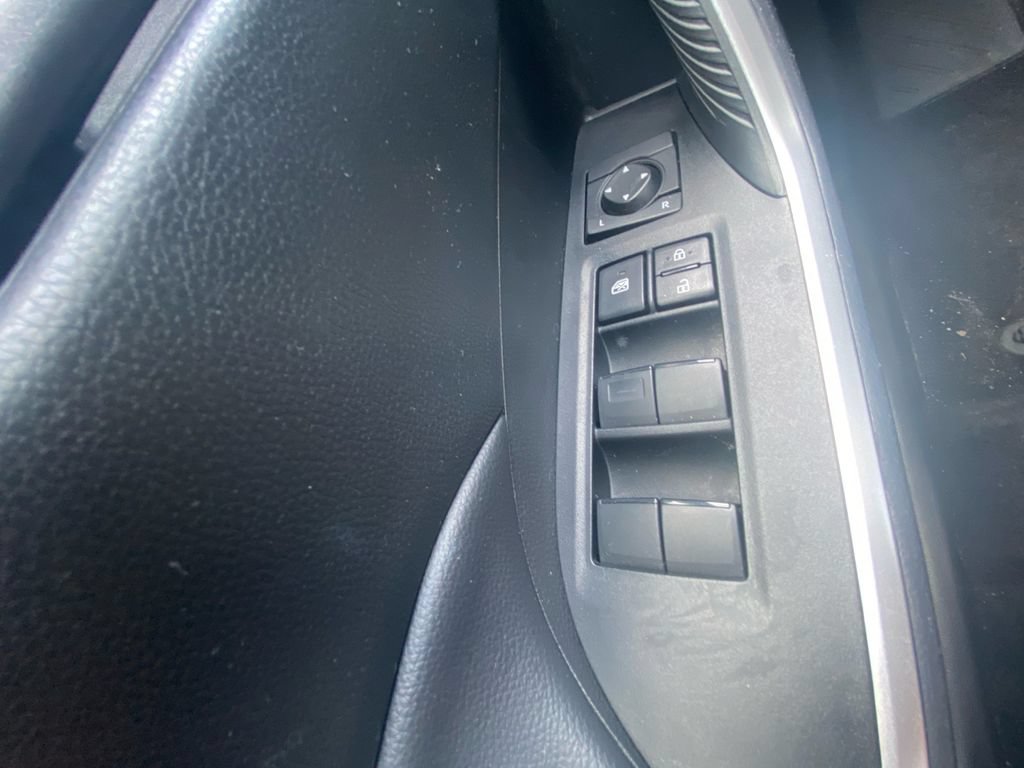 Used 2024 Toyota RAV4 LE AWD/4WD image 17
