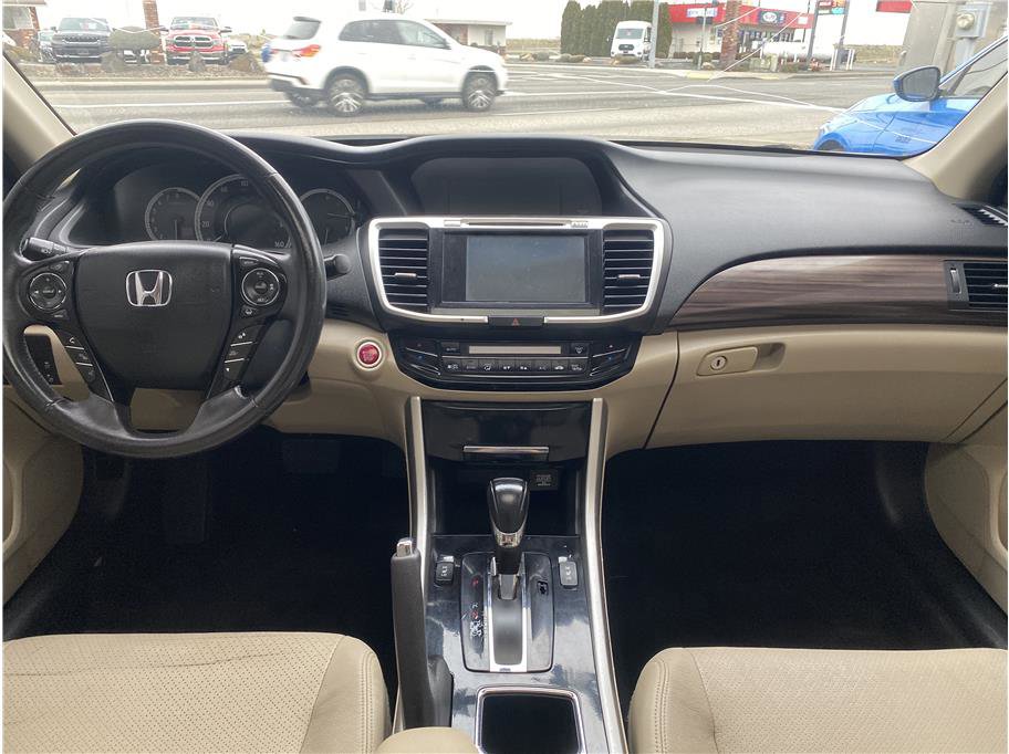 Used 2016 Honda Accord Touring image 18