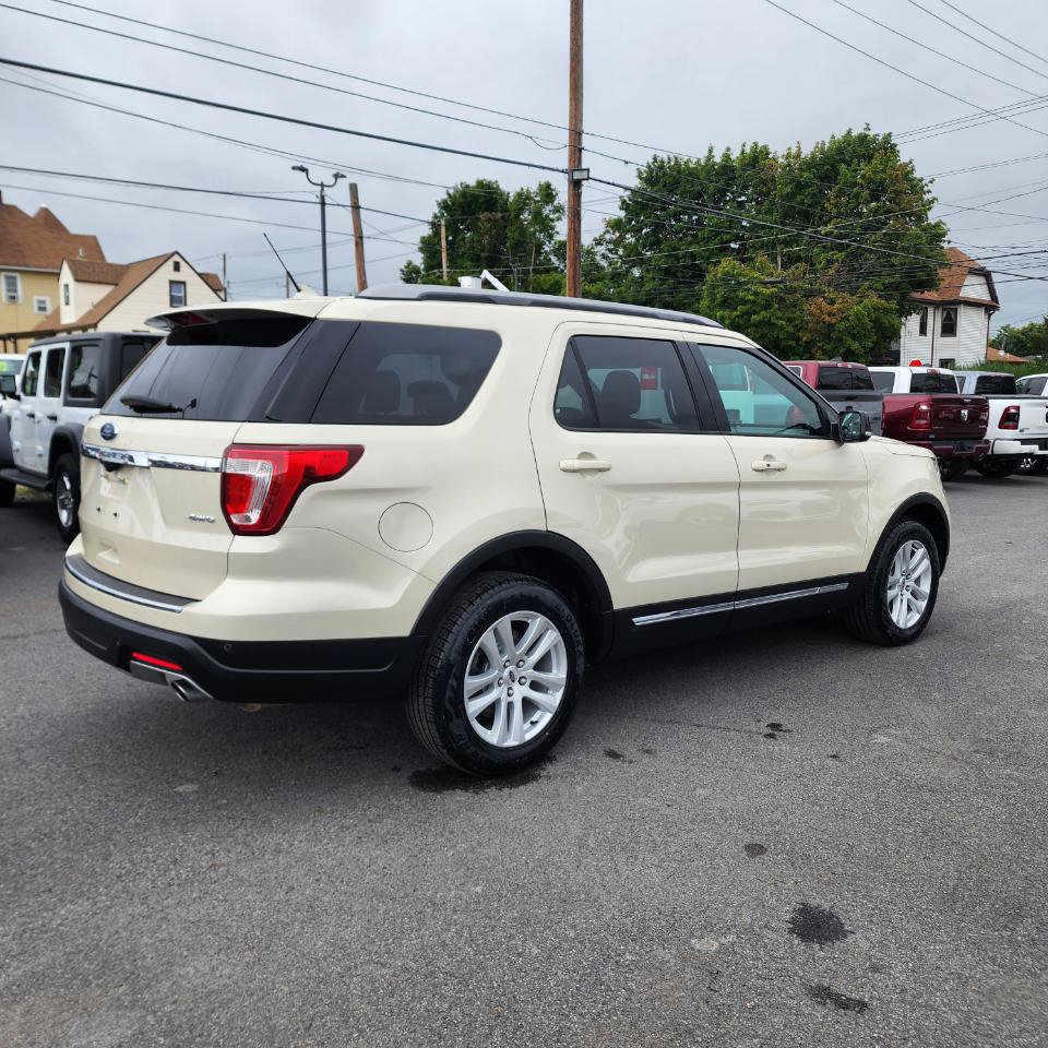 Used 2018 Ford Explorer XLT w/ Equipment Group 201A AWD/4WD image 5