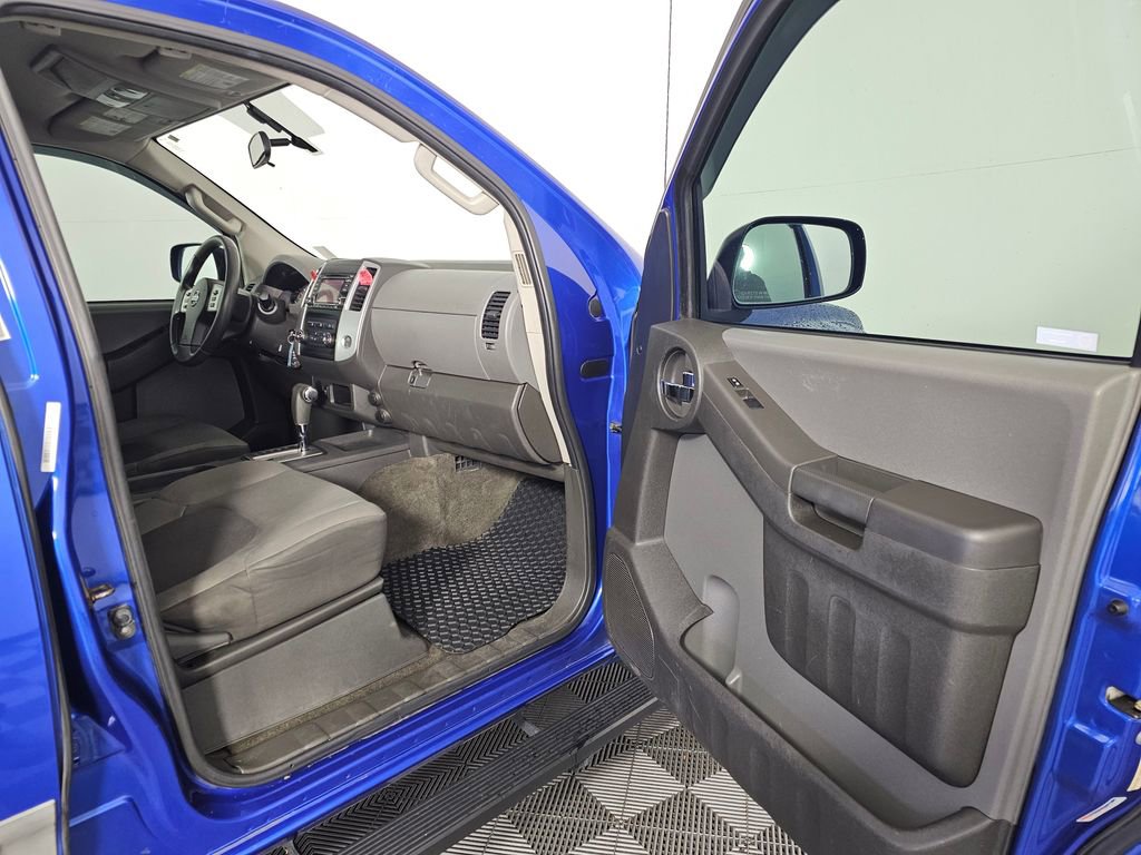 Used 2015 Nissan Xterra S image 12
