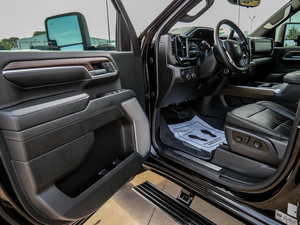 Used 2024 Chevrolet Silverado 2500 High Country w/ High Country Premium Package AWD/4WD image 42