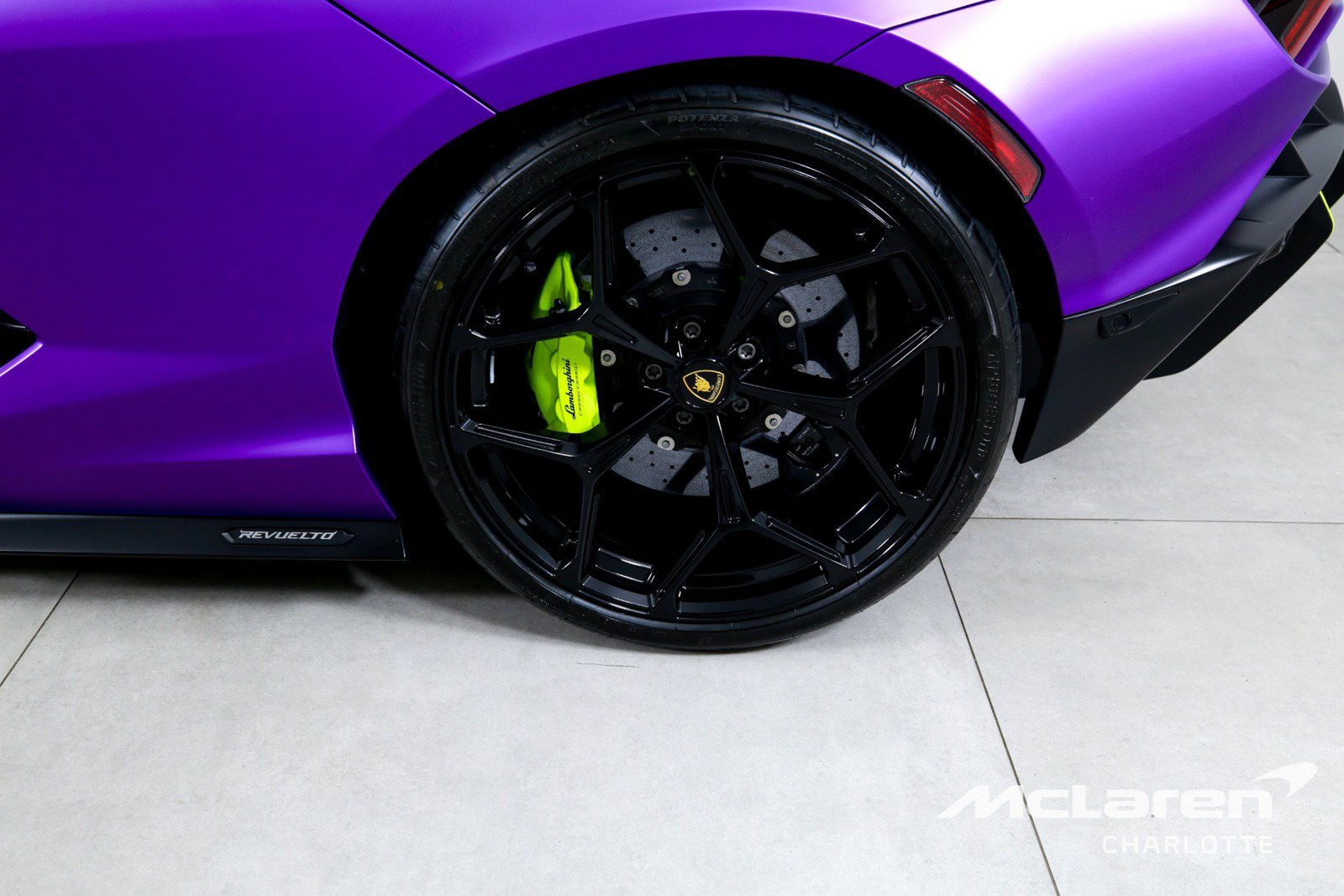 Used 2025 Lamborghini Revuelto AWD/4WD image 31