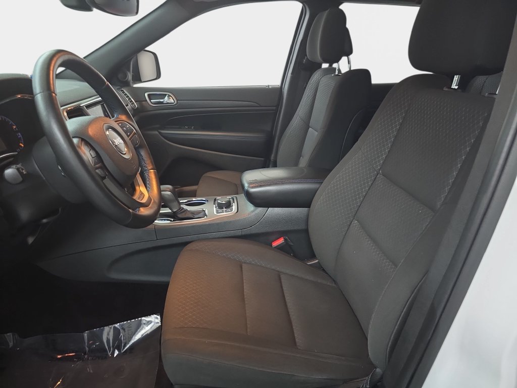 Used 2018 Jeep Grand Cherokee Laredo AWD/4WD image 17