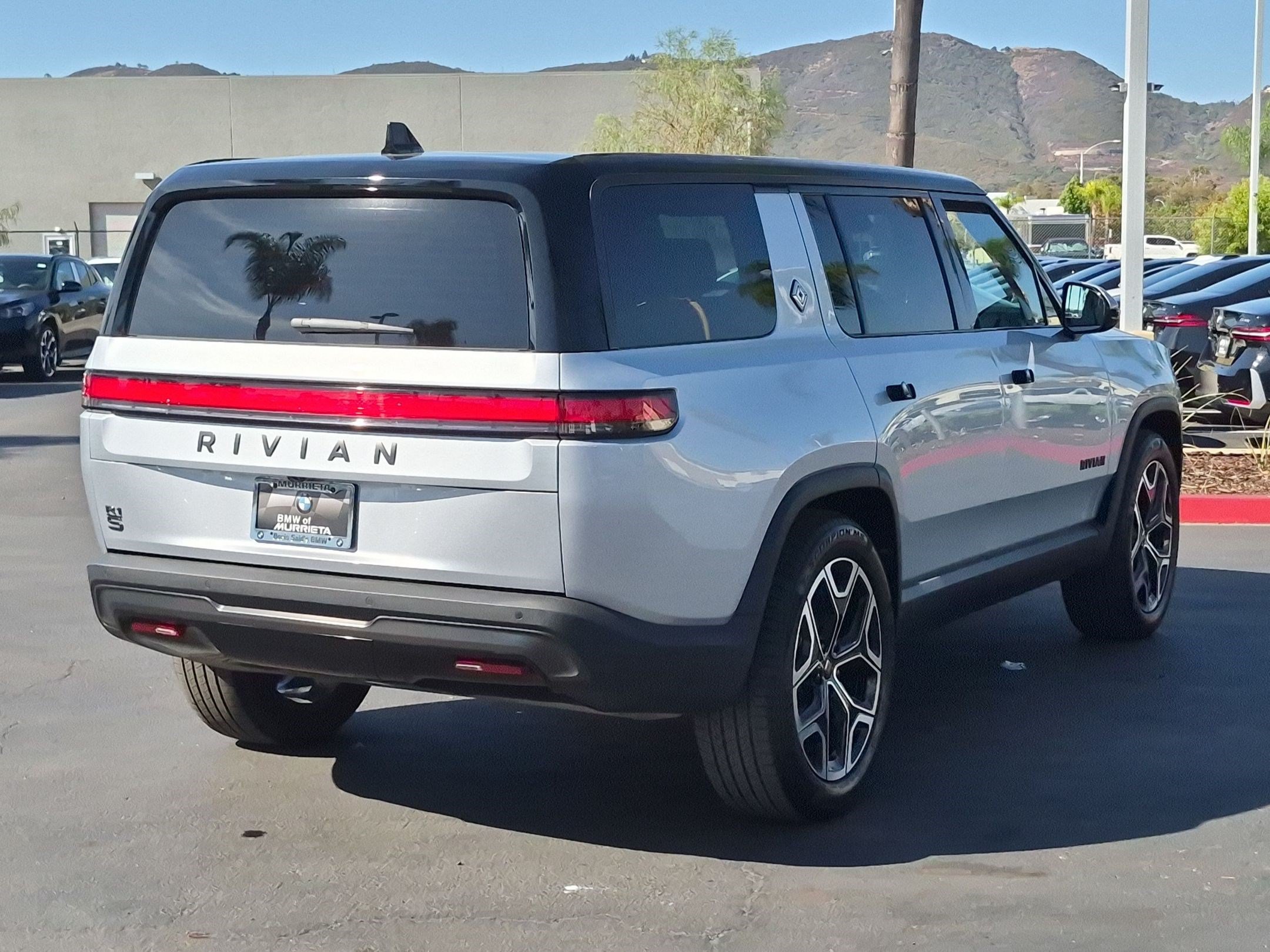 Used 2025 Rivian R1S Adventure Dual AWD/4WD image 10