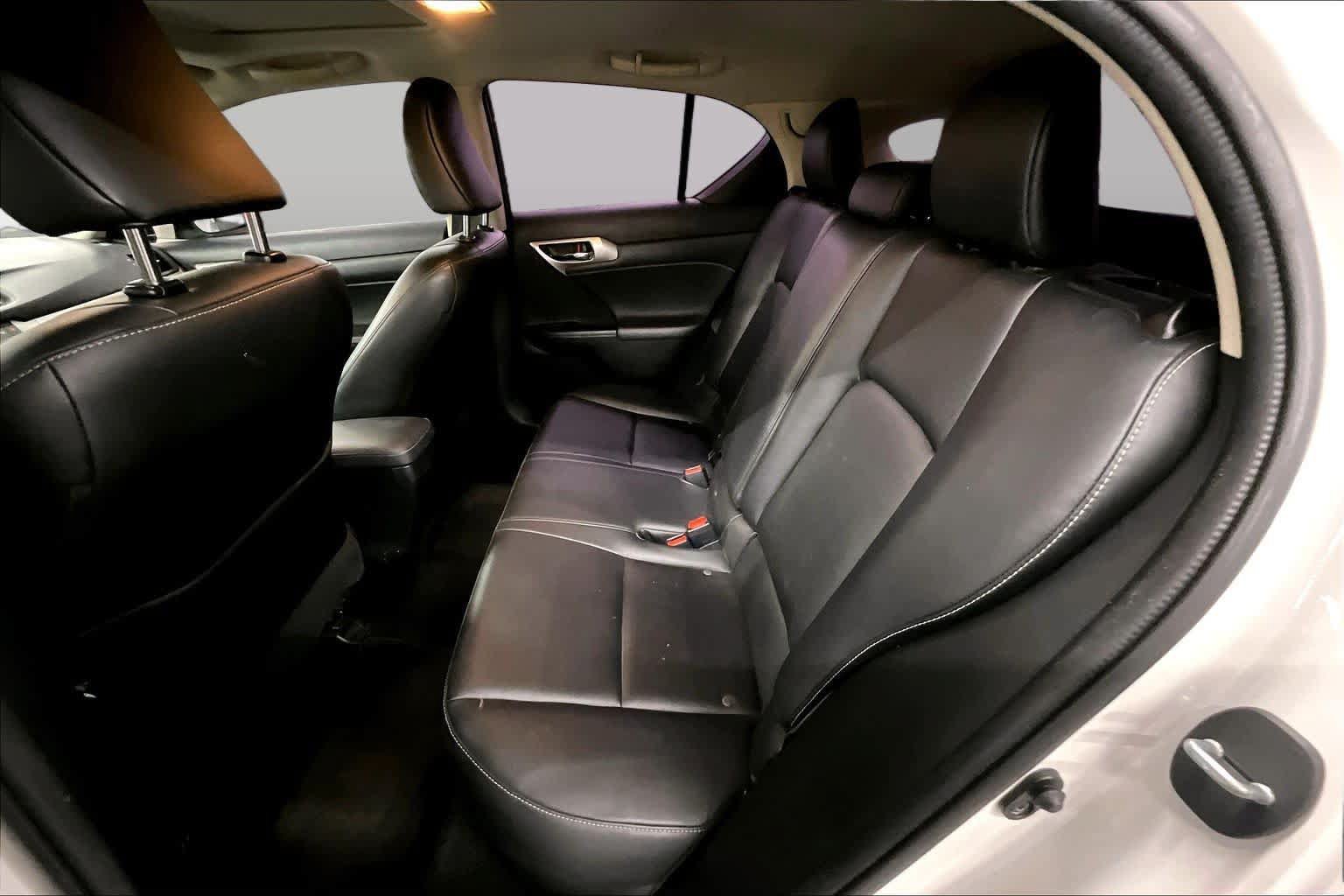 Used 2017 Lexus CT 200h w/ Seat Comfort Package FWD image 19