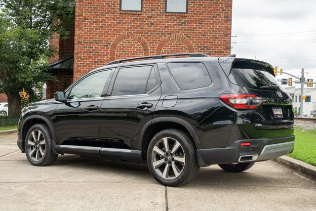 Used 2024 Honda Pilot Touring image 7