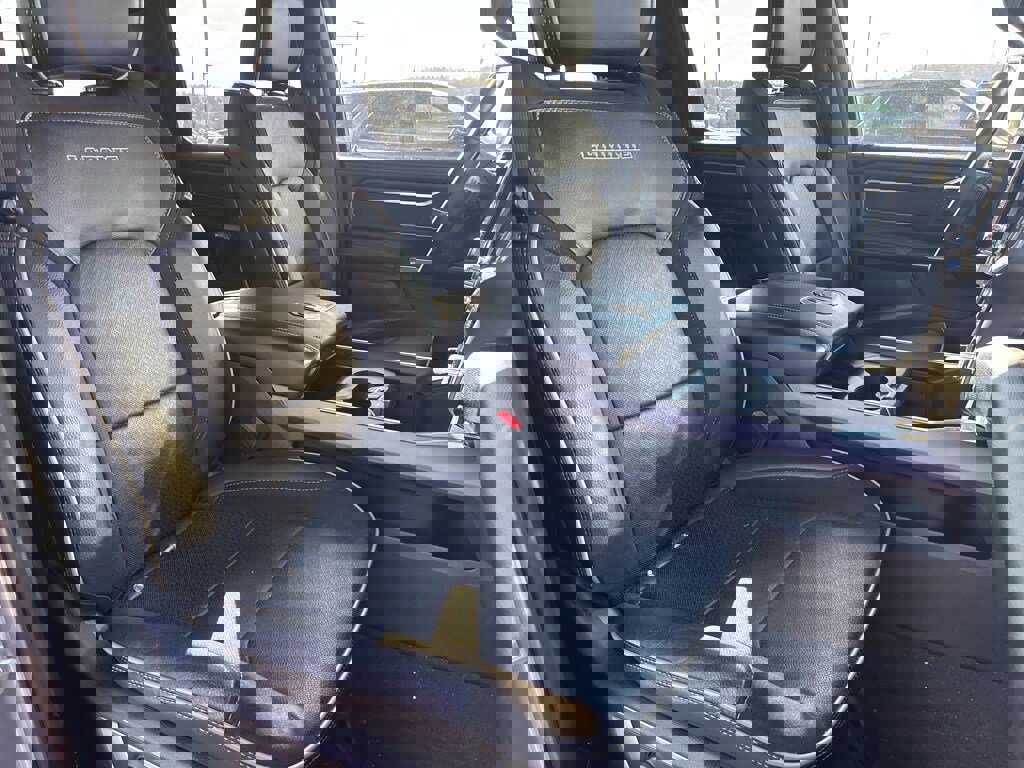 Used 2024 RAM 1500 Laramie image 12