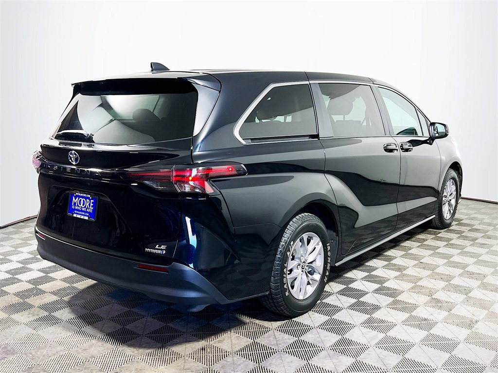 Certified 2024 Toyota Sienna LE image 8