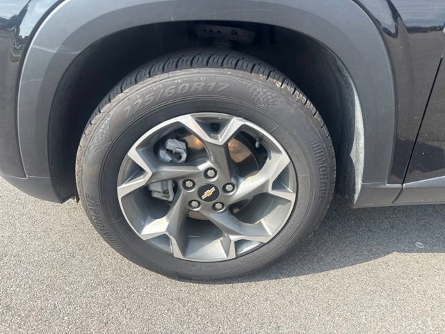 Used 2025 Chevrolet Trax LT FWD image 9