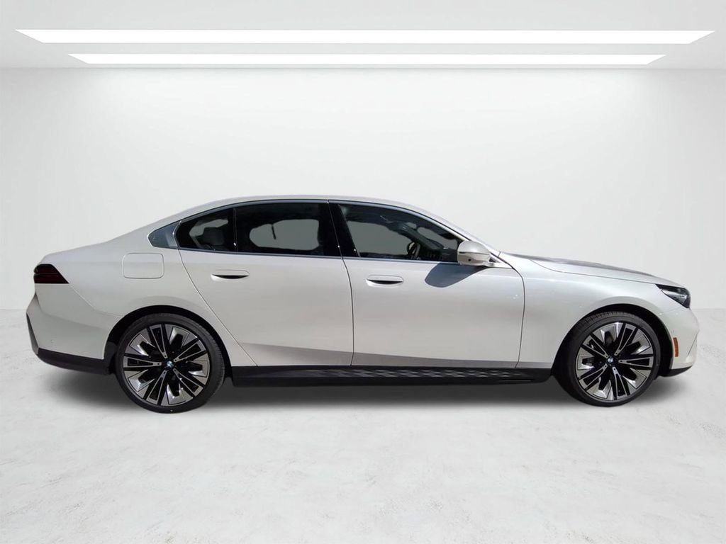 New 2026 BMW i5 eDrive40 image 3