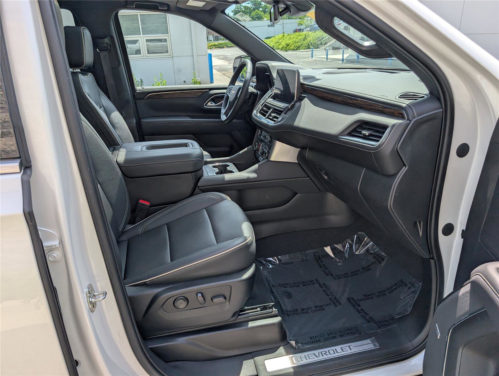 Used 2023 Chevrolet Tahoe Premier AWD/4WD image 11