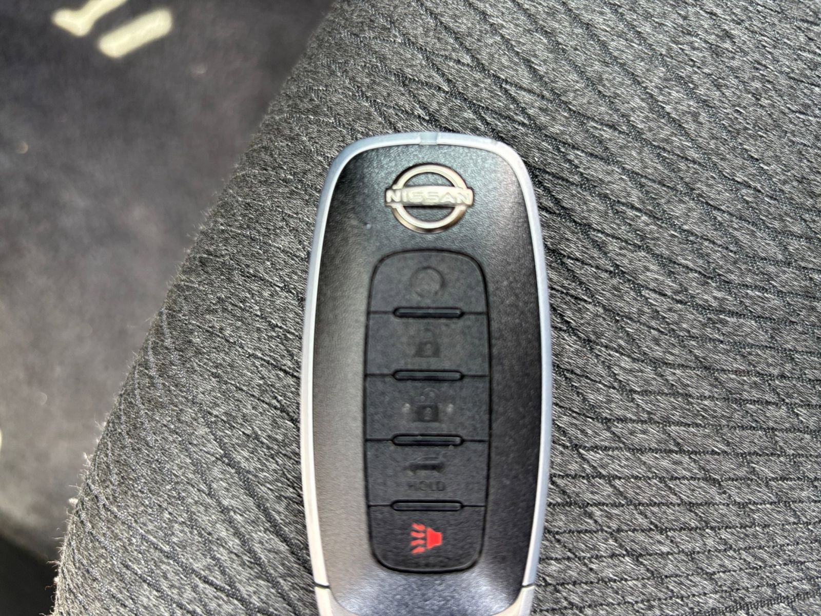 Used 2025 Nissan Rogue SV FWD image 27