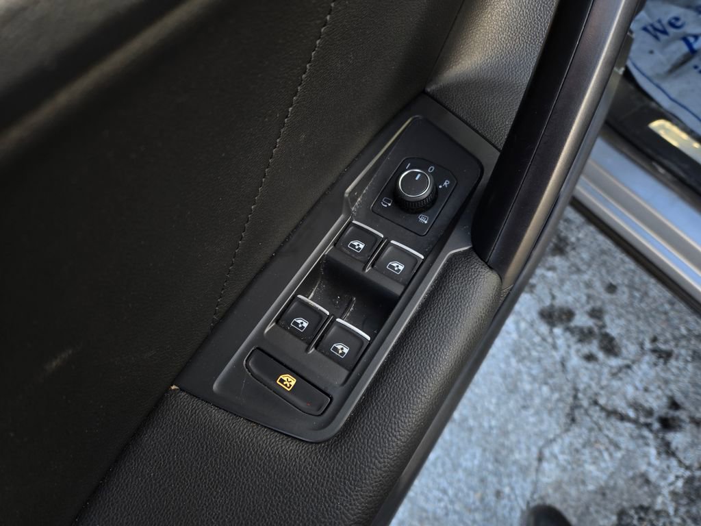 Used 2021 Volkswagen Tiguan SEL Premium R-Line image 12