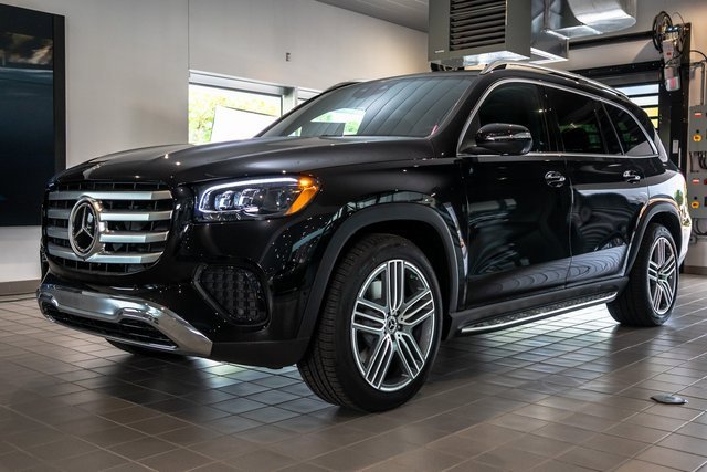 New 2025 Mercedes-Benz GLS 450 GLS 450 image 2