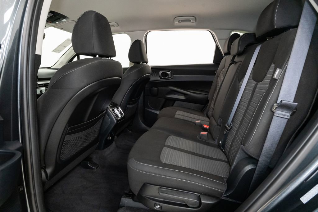 Certified 2025 Kia Sorento LX FWD image 25