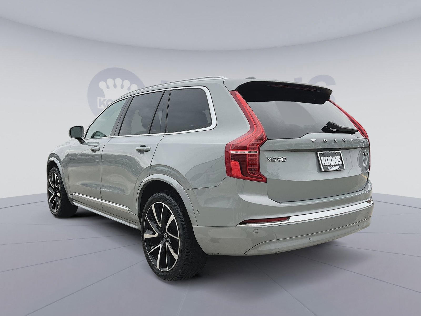 Used 2024 Volvo XC90 B5 Plus w/ Protection Package image 4