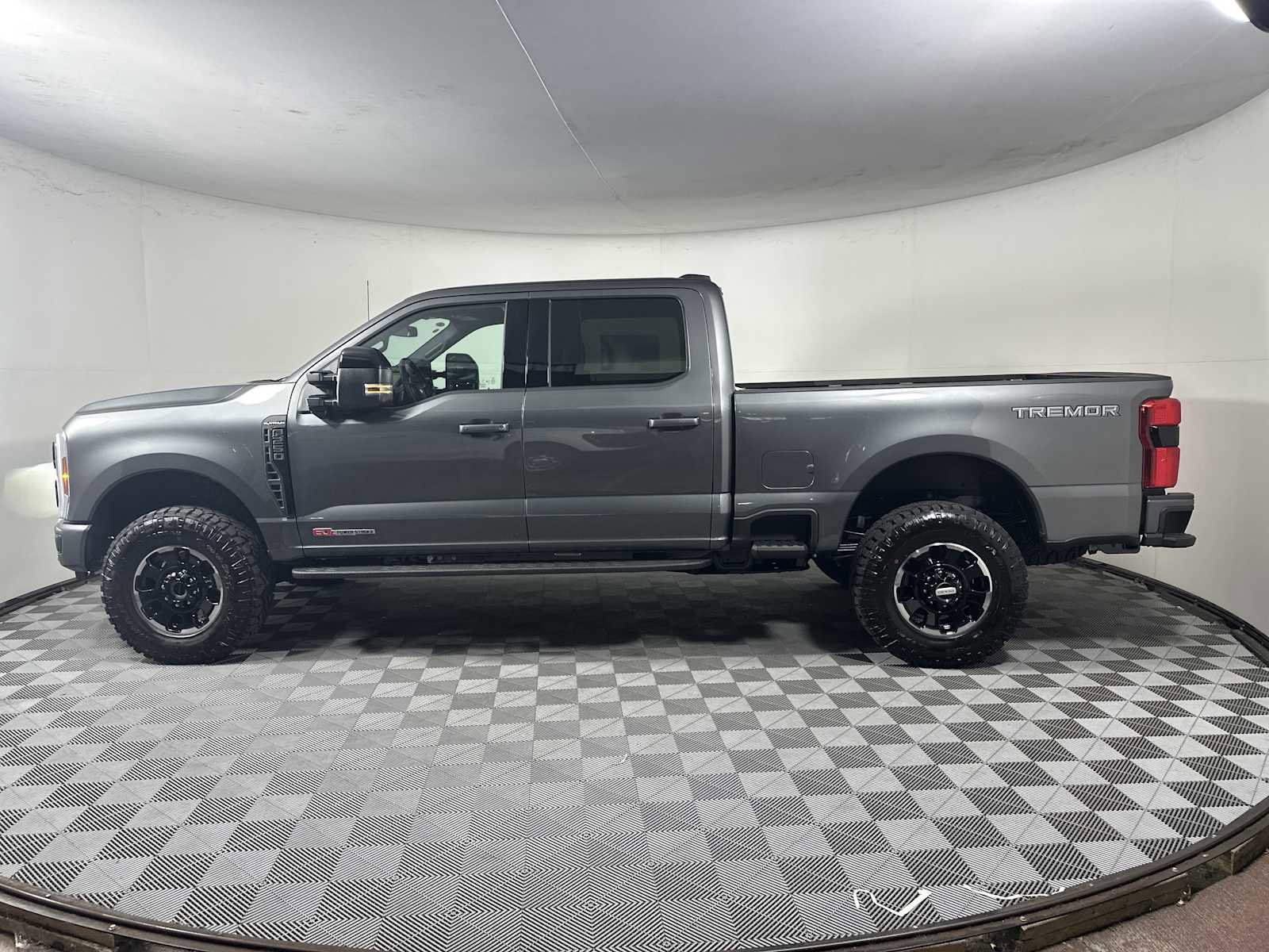 New 2026 Ford F250 Platinum w/ Tremor Off-Road Package image 4
