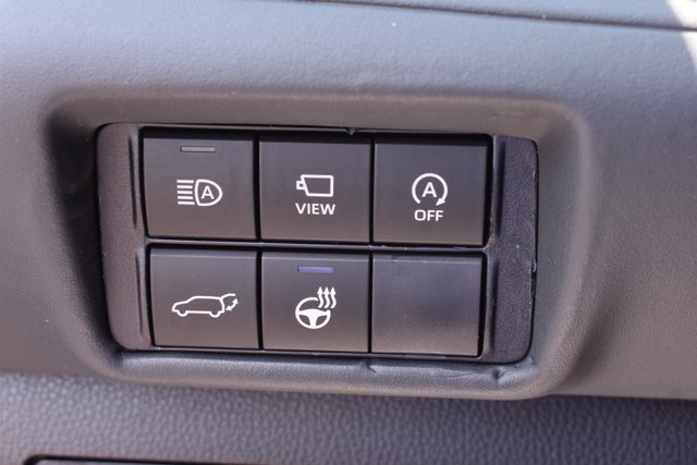 Used 2025 Toyota Highlander Limited FWD image 31