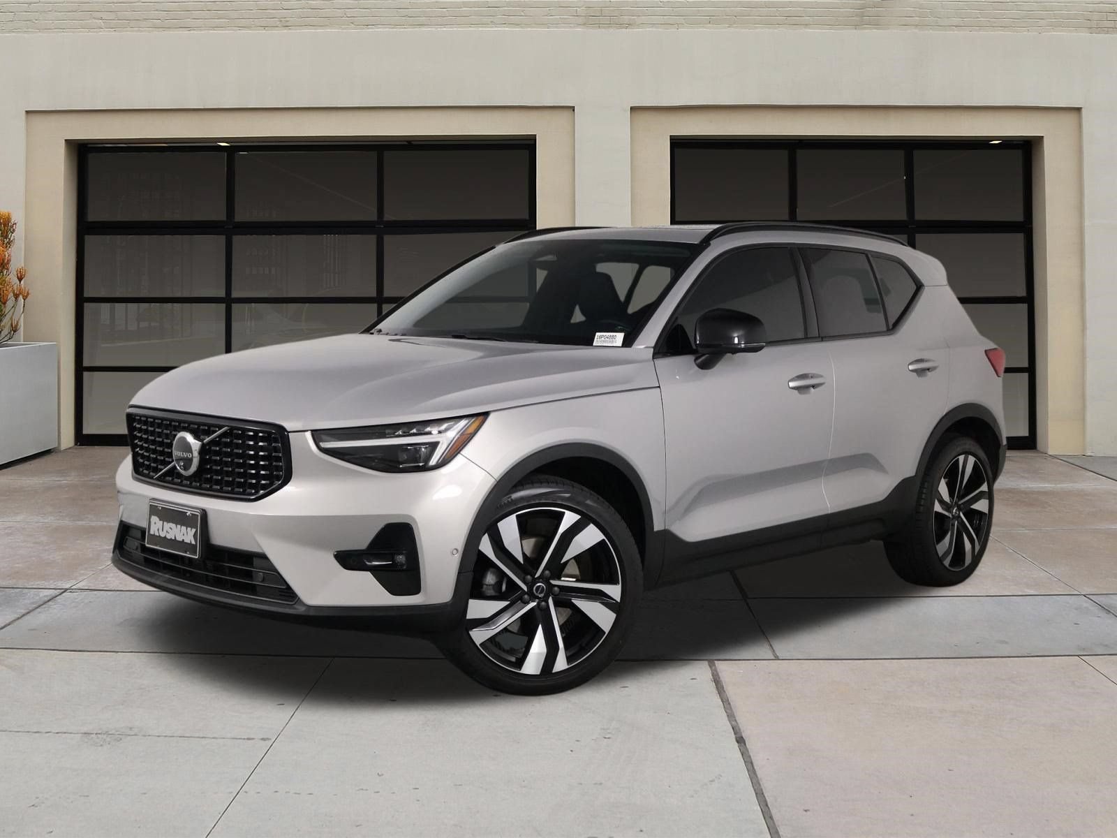 Used 2024 Volvo XC40 B5 Plus w/ Protection Package Premier AWD/4WD image 3