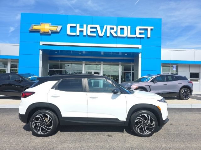 Used 2024 Chevrolet TrailBlazer RS w/ Driver Confidence Package AWD/4WD image 2