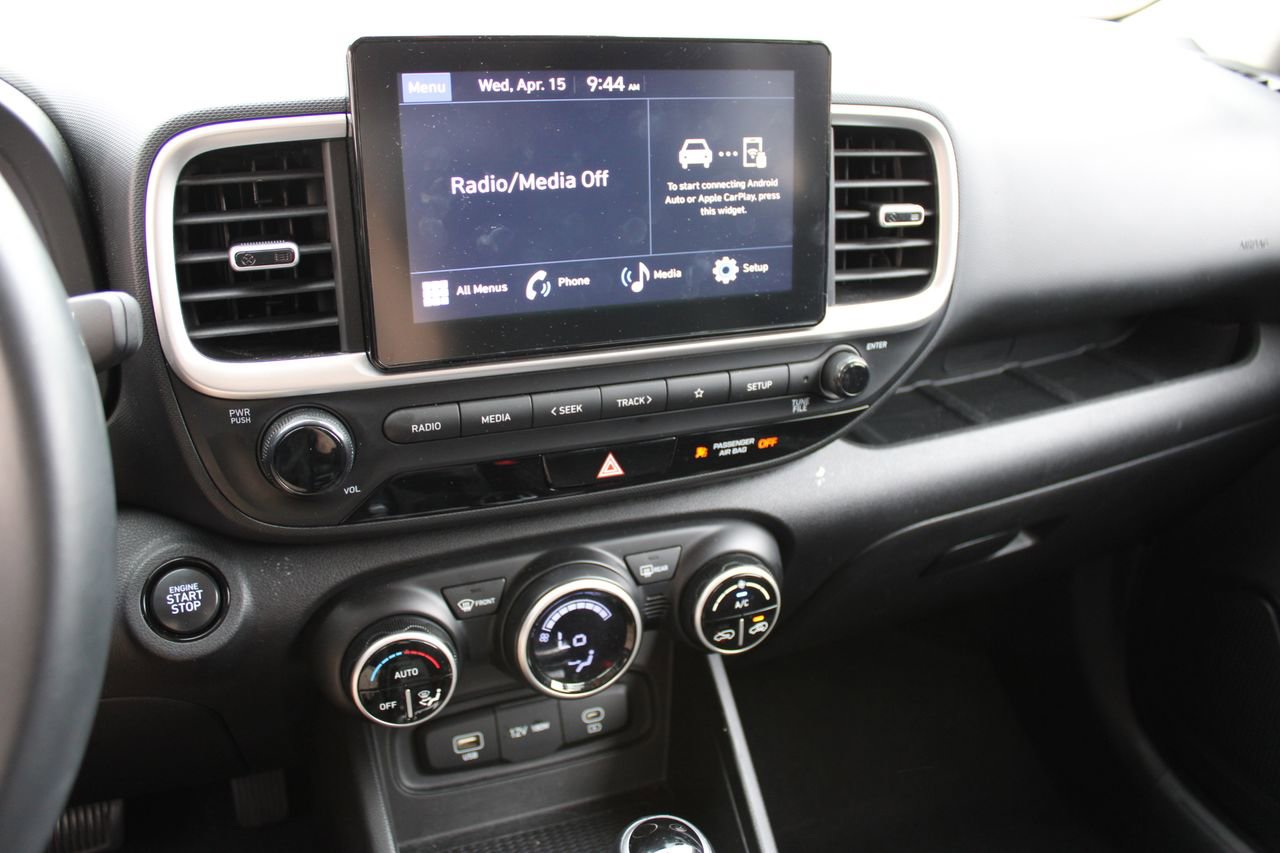 Used 2024 Hyundai Venue SEL image 7