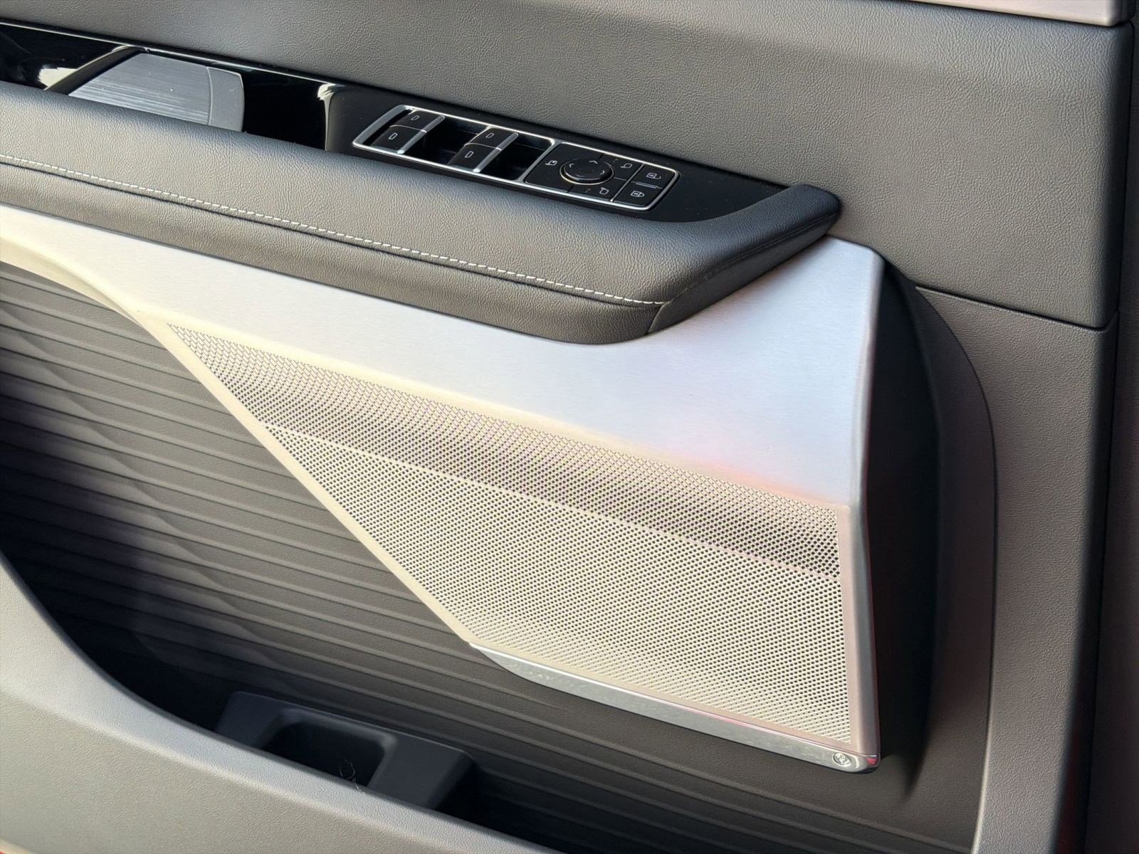 New 2026 Cadillac Vistiq Luxury AWD/4WD image 19
