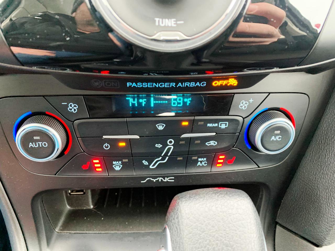 Used 2018 Ford Focus SEL w/ Winter Package image 8