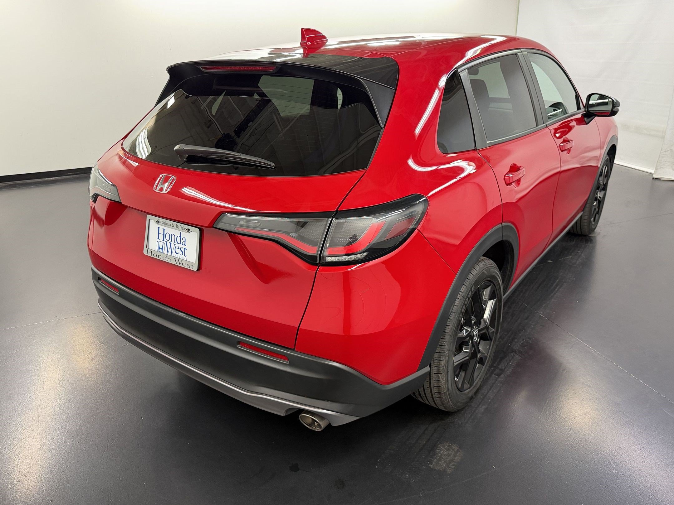 Certified 2025 Honda HR-V Sport image 9
