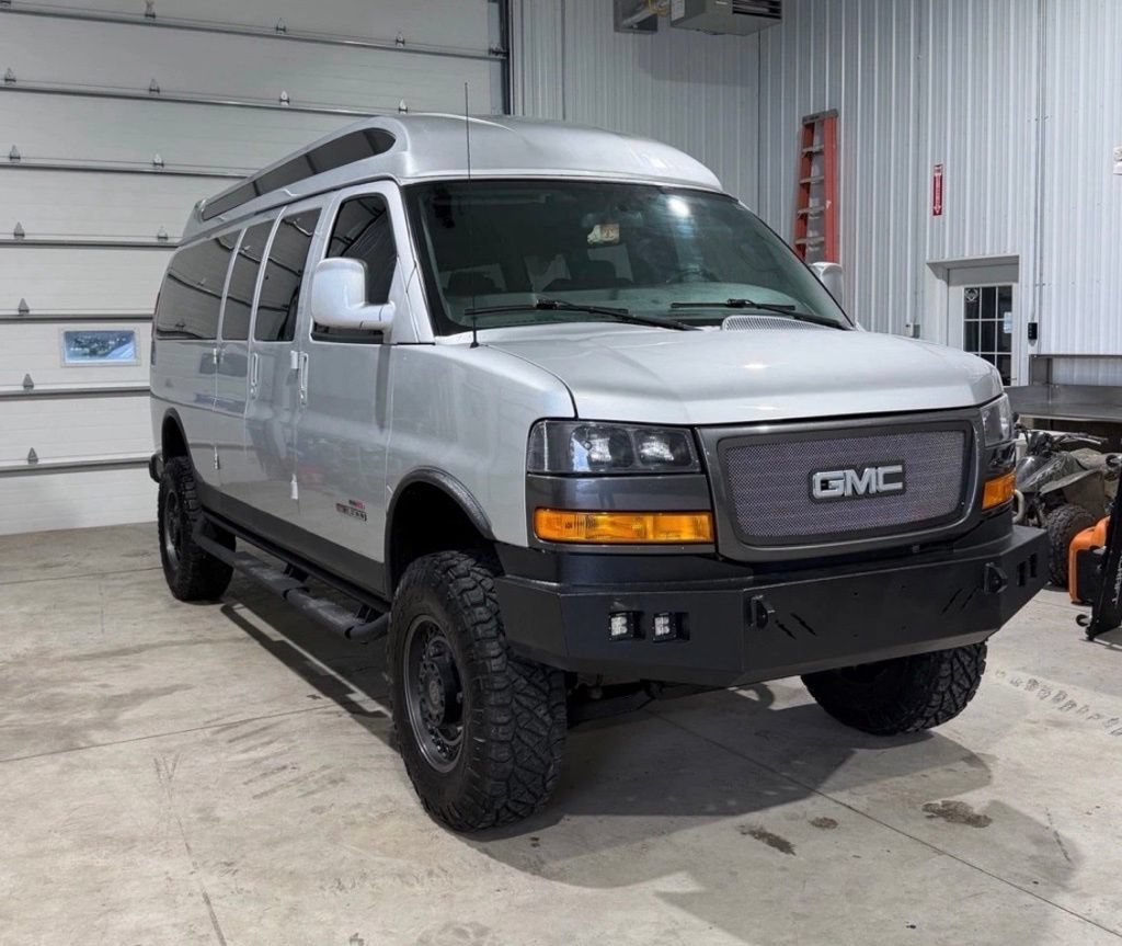 Used 2018 GMC Savana 3500 Extended RWD image 6