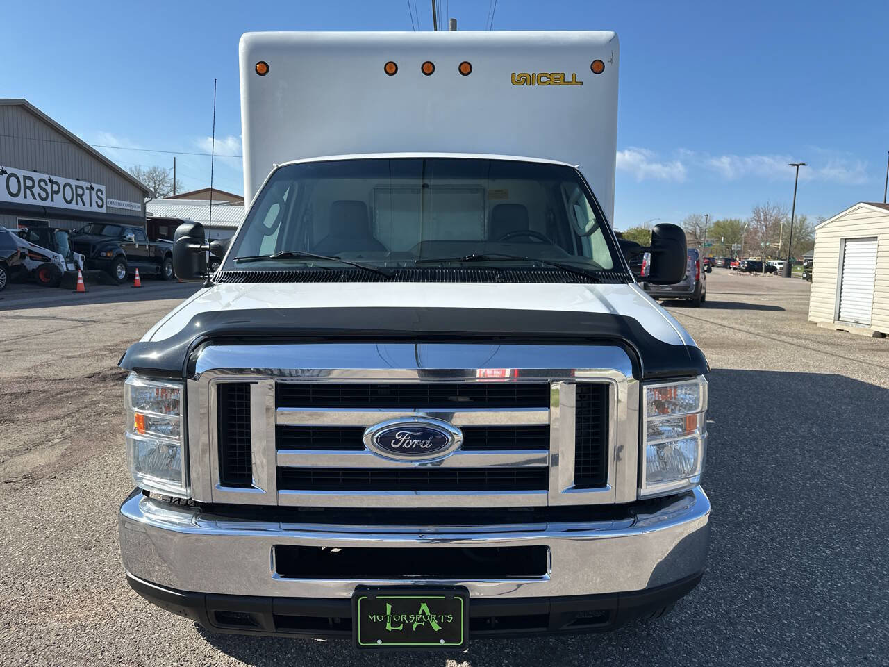 Used 2017 Ford E-350 and Econoline 350 Super Duty w/ Exterior Upgrade Package image 7