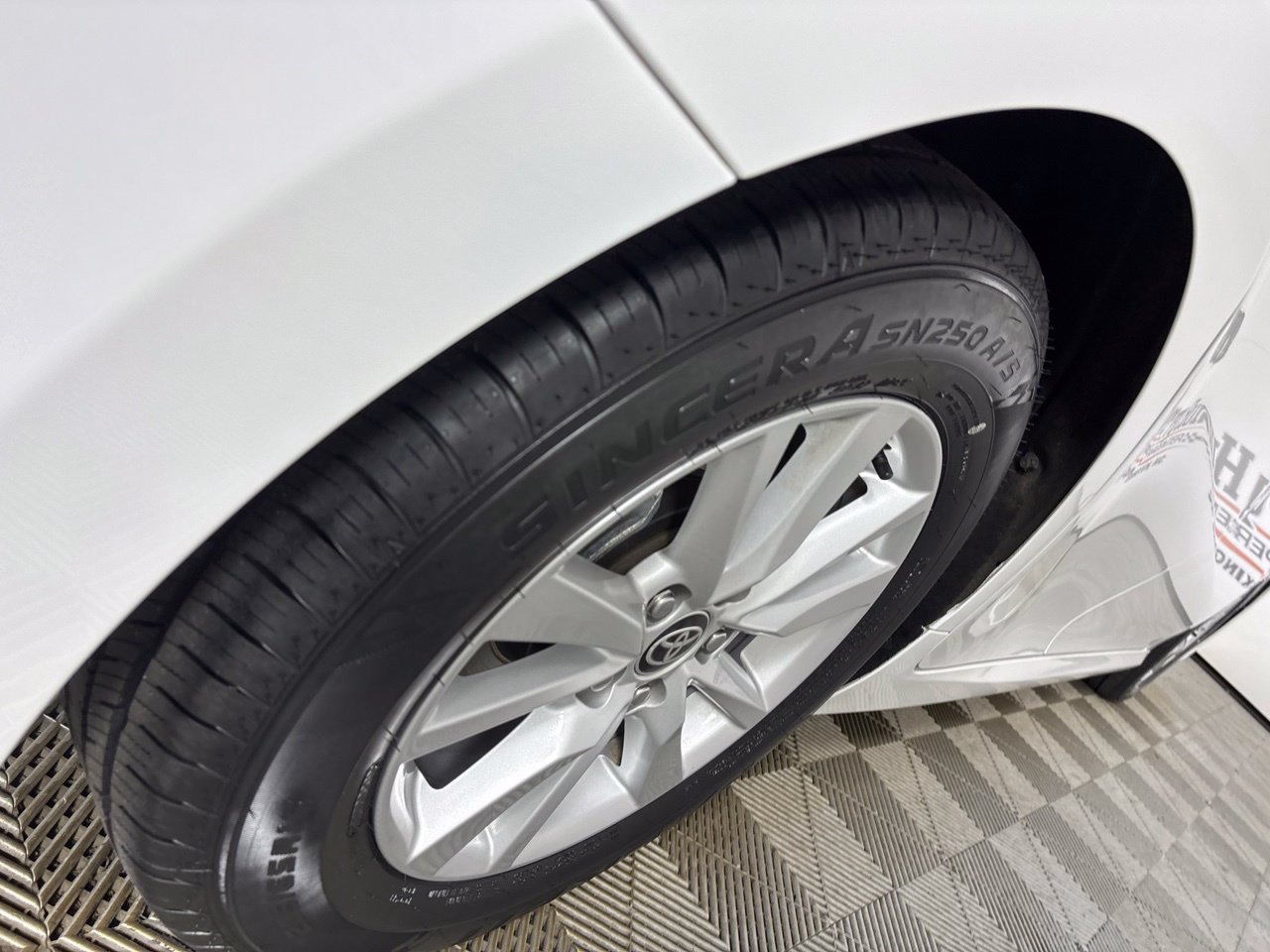 Used 2025 Toyota Camry LE w/ Convenience Package FWD image 31