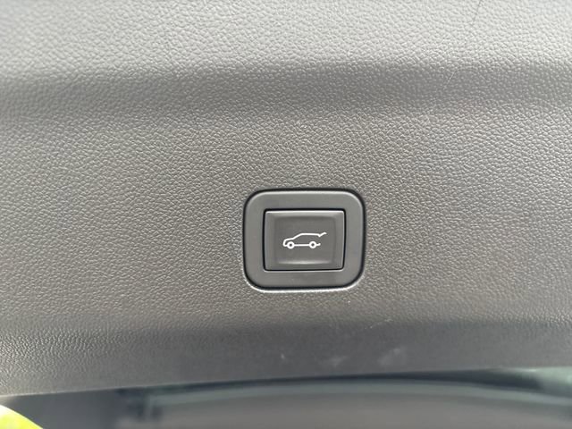 Used 2025 Chevrolet Suburban RST w/ Comfort Package AWD/4WD image 23