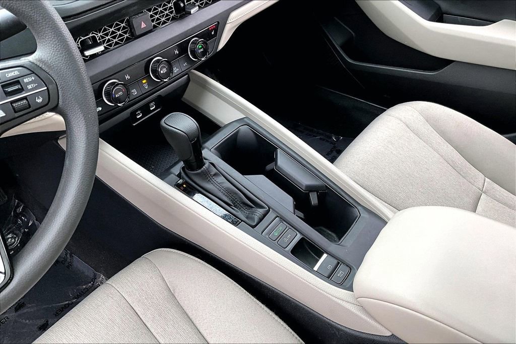 Used 2025 Honda Accord SE image 15