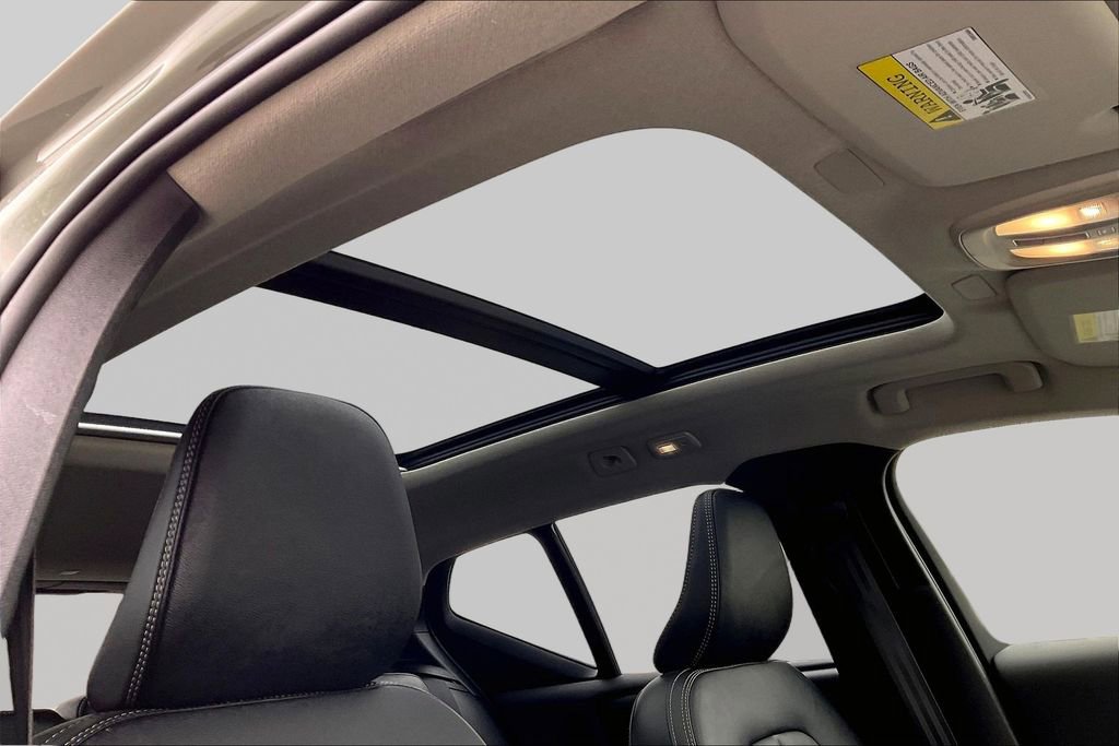 Certified 2024 Volvo XC40 B5 Plus w/ Climate Package image 27