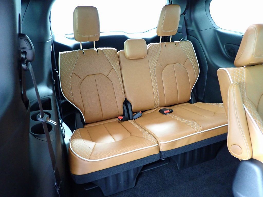 New 2026 Chrysler Pacifica Pinnacle FWD image 38
