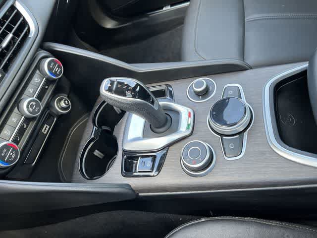 Used 2022 Alfa Romeo Giulia Ti AWD/4WD image 23