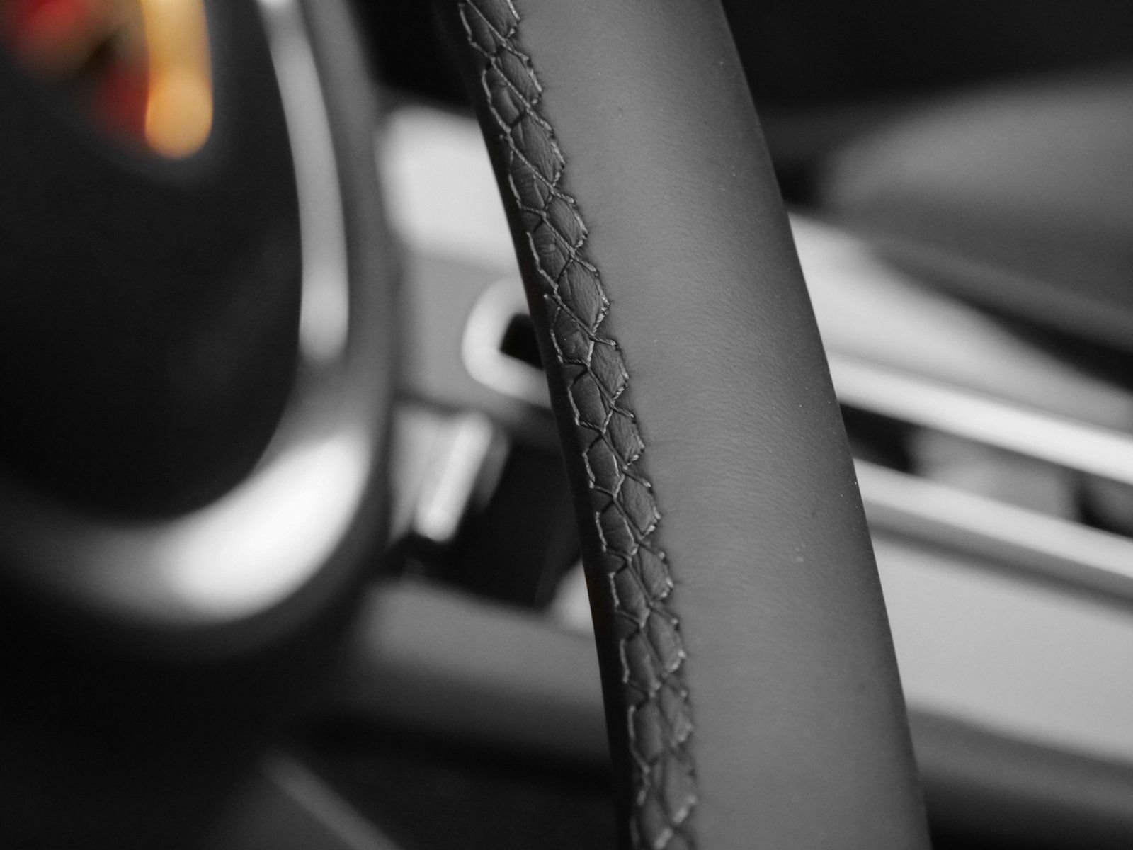 Certified 2025 Porsche Macan AWD/4WD image 31