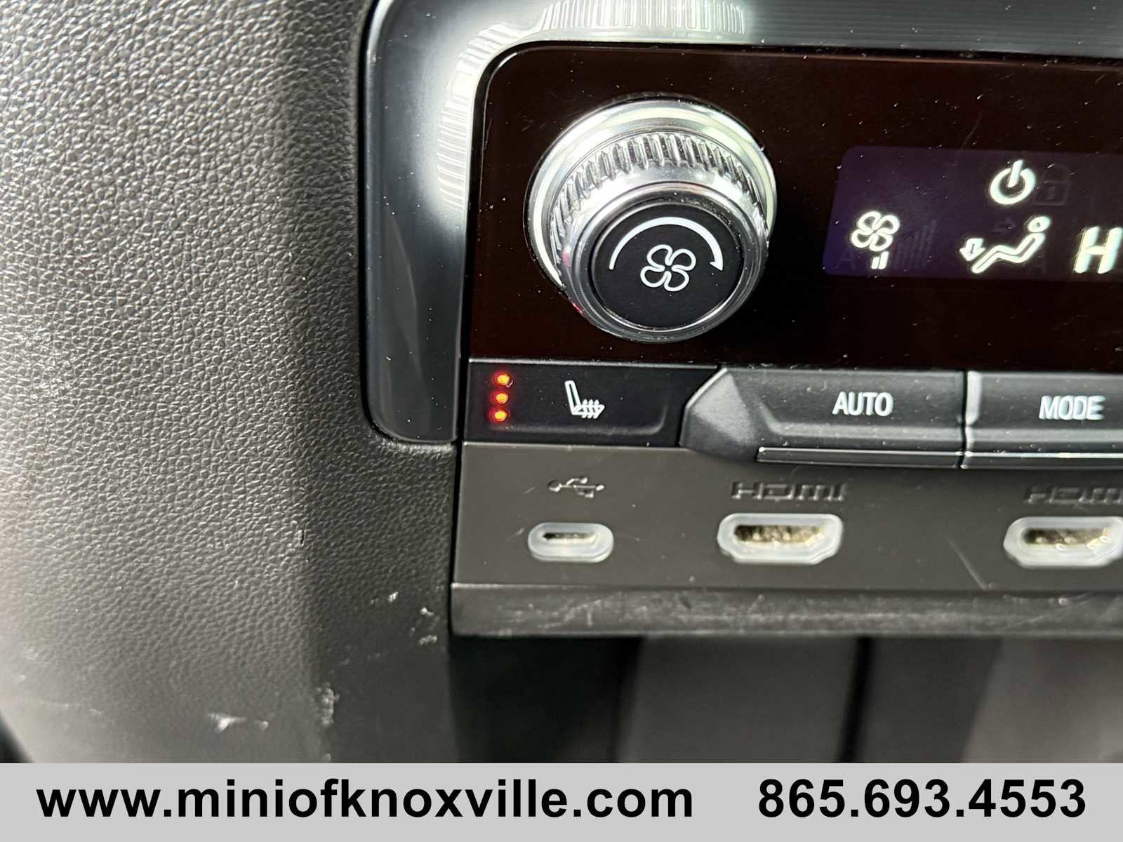 Used 2021 GMC Yukon XL Denali w/ Denali Premium Package image 35