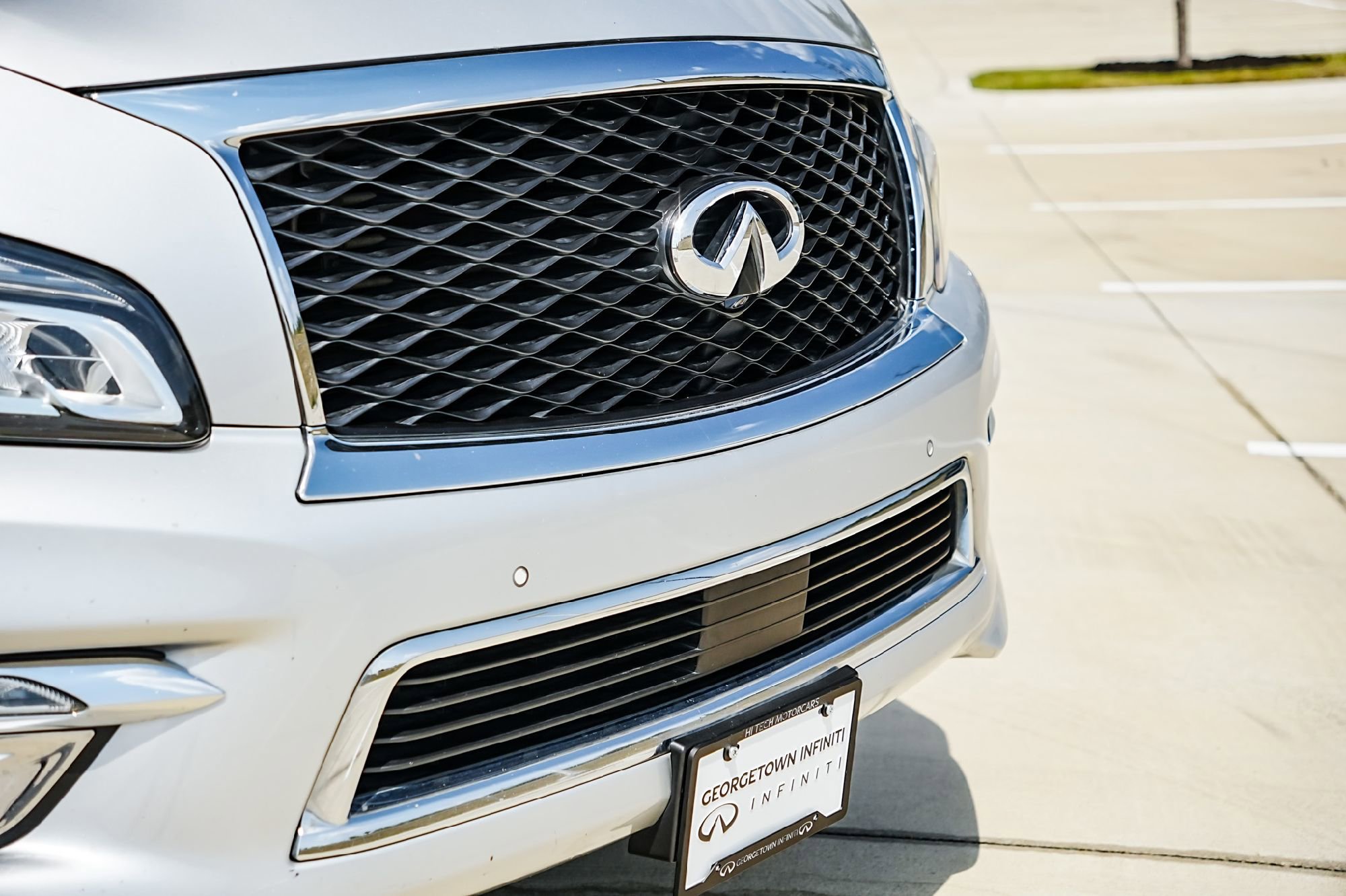 Used 2017 INFINITI QX80 4WD w/ Driver Assistance Package image 4
