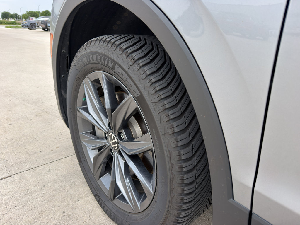 Used 2022 Volkswagen Tiguan SE w/ Panoramic Sunroof Package AWD/4WD image 9