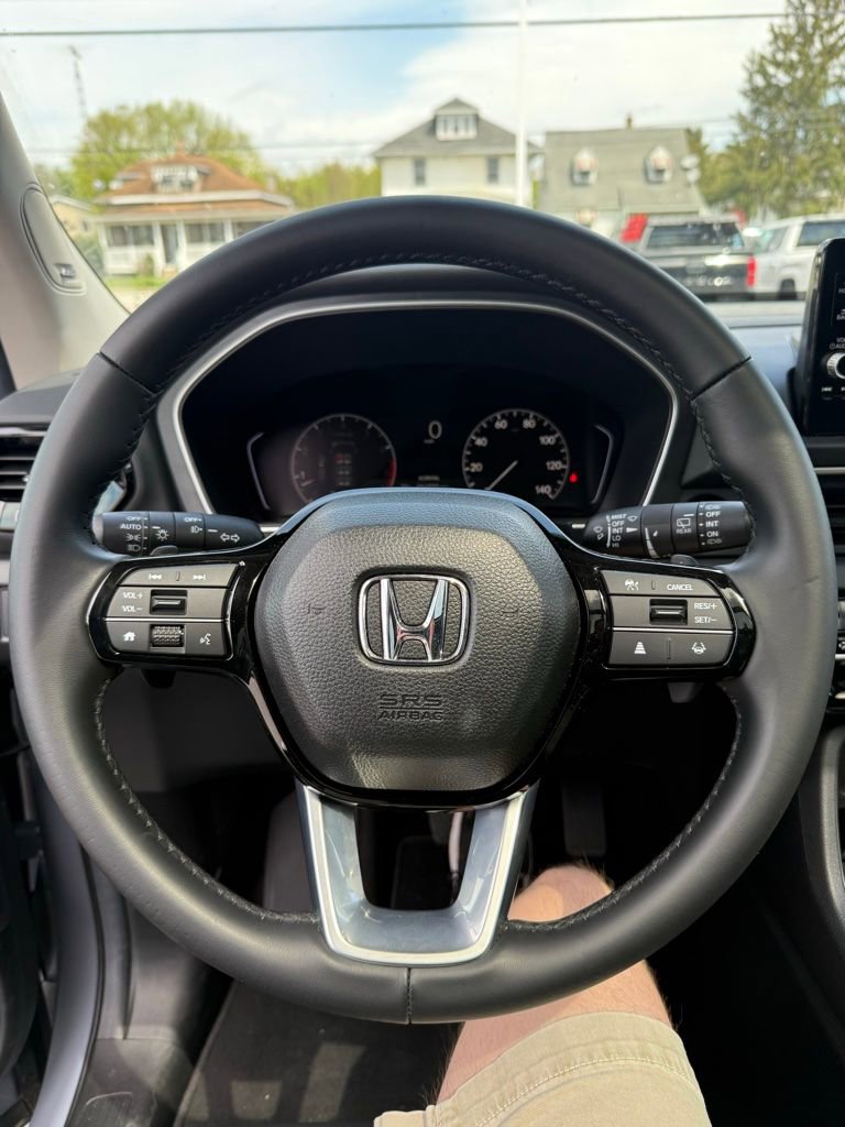 Used 2025 Honda Pilot Touring image 10